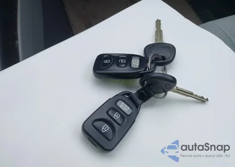 2010 Hyundai Elantra Gls z USA, uszkodzony, nr VIN KMHDU4AD5AU112085